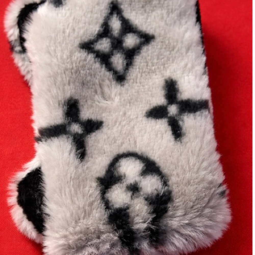 Dog fashion scarf, size small with iconic monogram- NEW - Picture 4 of 5